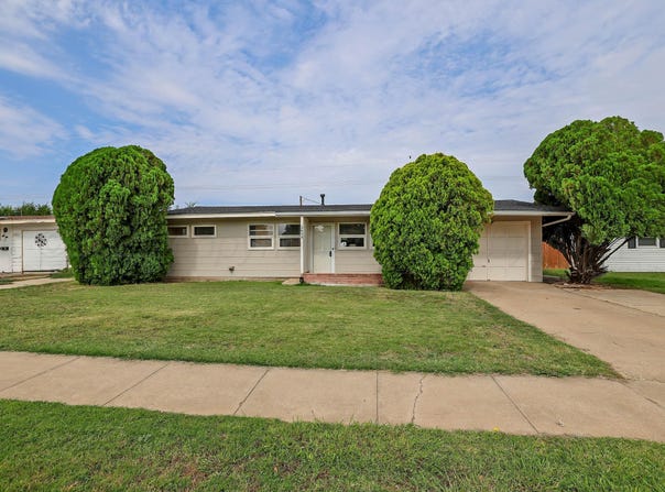 2409 Rosewood Lane, Pampa, TX 79065