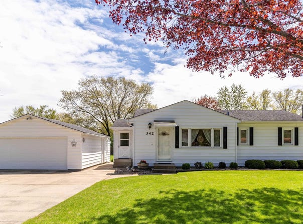 342 Crestridge Drive, Waterloo, IA 50702