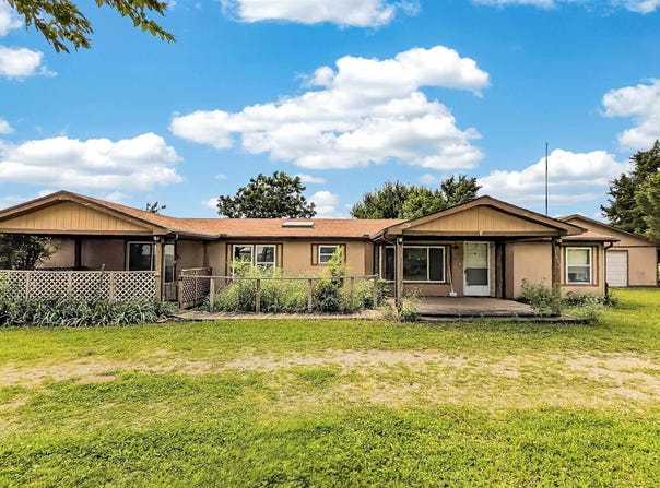 1602 Emmer Rd, Hartford, KS 66854