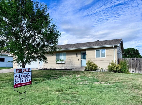 1013 N Hartford Ave, Norton, KS 67654