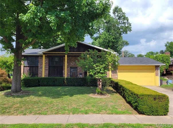 2916 Mockingbird Drive, St Charles, MO 63301
