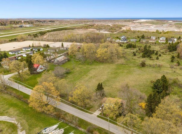 7015 NORWOOD, CHARLEVOIX, MI 49720