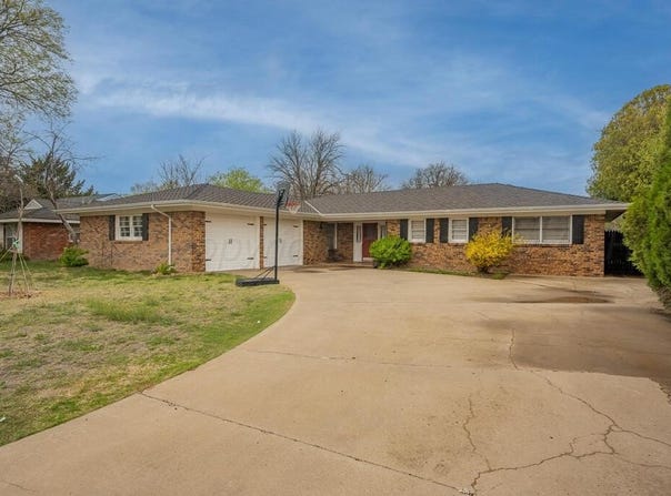 2605 10TH Avenue, Canyon, TX 79015-5405