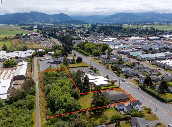 2506 1ST ST, Tillamook, OR 97141