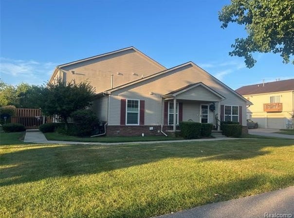 839 Oakwood Drive, Howell, MI 48843