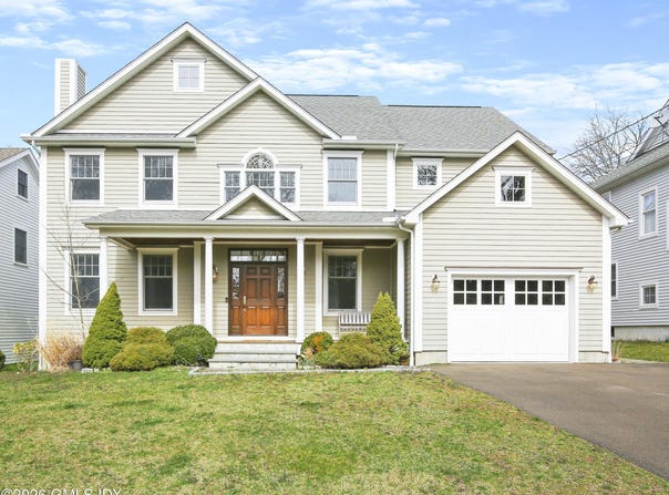 27 MacArthur Drive, Old Greenwich, CT 06870