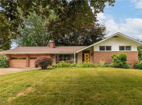 419 Briar Avenue NE, North Canton, OH 44720