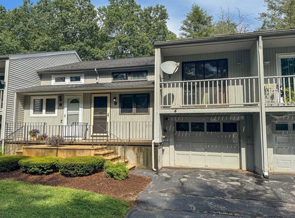 4 Toria Heights Rd, Oxford, MA 01540