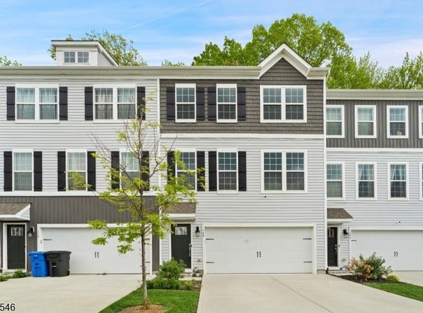 108 Levis Dr, Mount Holly Twp., NJ 08060-1328