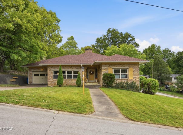 517 W Hickory Street, Neosho, MO 64850