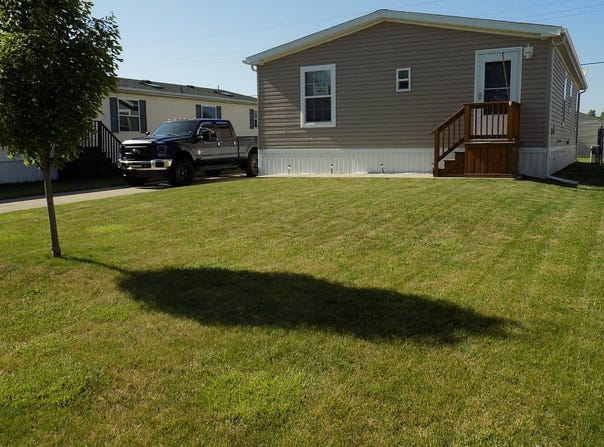 24660 Canyon Circle, Flat Rock, MI 48134