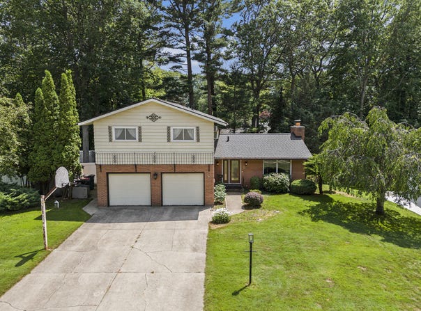 2471 NORCREST DRIVE, NORTON SHORES, MI 49441
