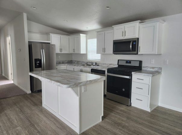 22899 Byron Rd., Crestline, CA 92325