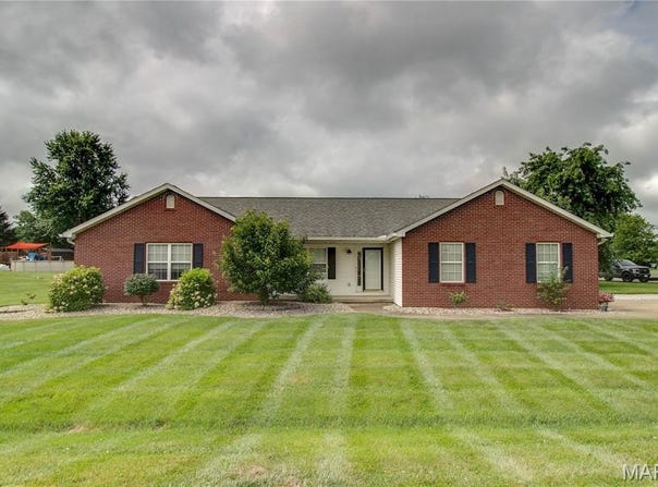 27557 Kristie Lane, Jerseyville, IL 62052