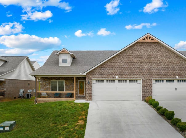 3014 Villas Creekside Drive, Dandridge, TN 37725