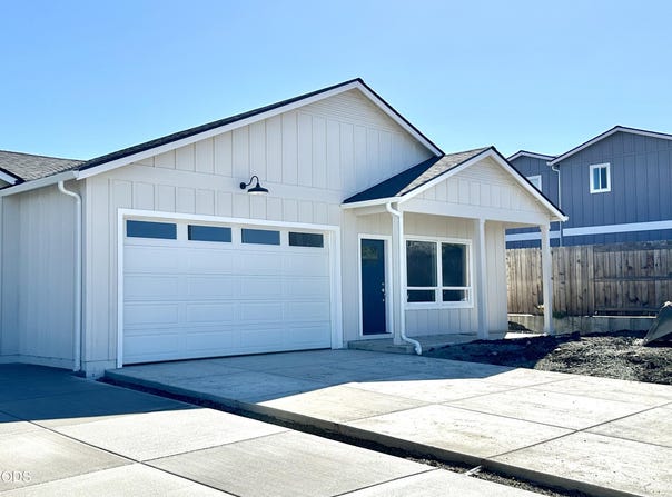 313 E Rapp Road, Talent, OR 97540