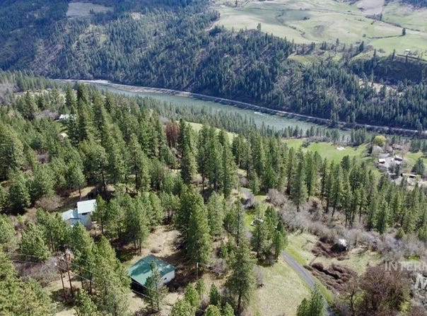 499 Rainbow Dr, Lenore, ID 83544