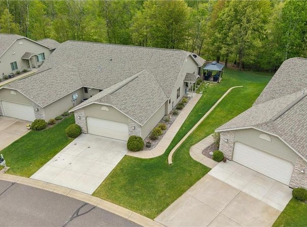 300 Deer Path, Osceola, WI 54020
