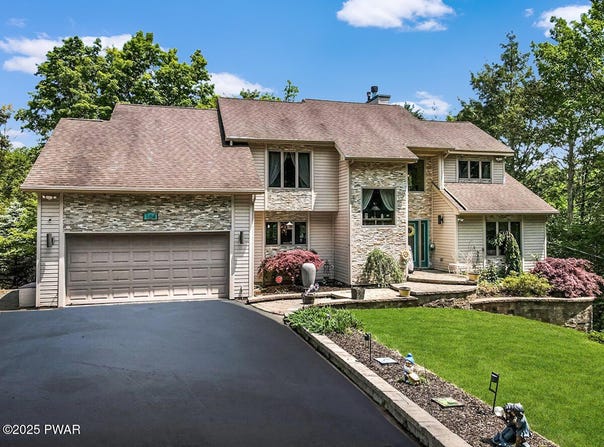 104 Chapel Court, Greentown, PA 18426