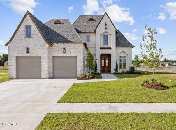116 Summit Heights Drive, Youngsville, LA 70592