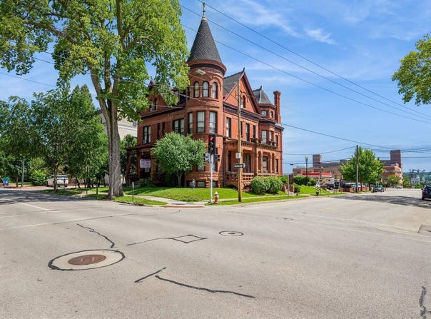 504 Bluff, Dubuque, IA 52001
