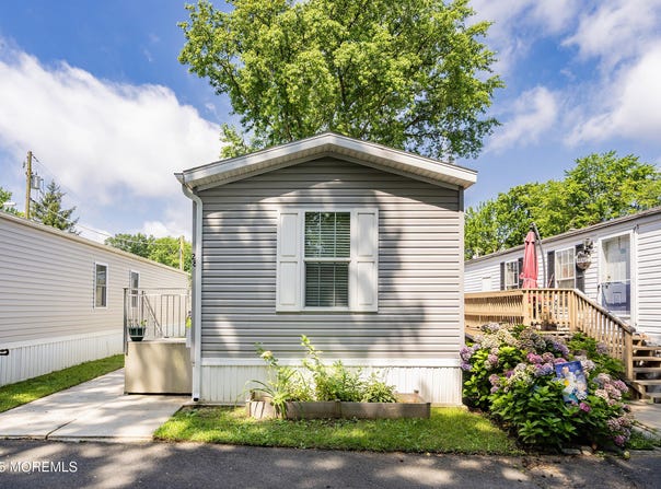 28 Sams Court, Hazlet, NJ 07730