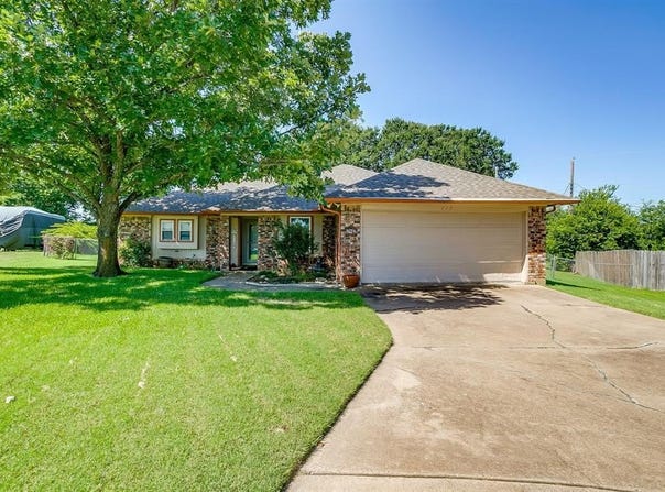 212 Marie Court, Joshua, TX 76058