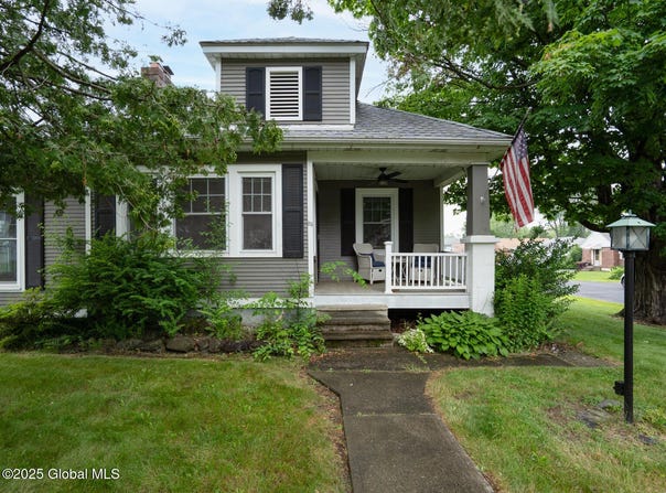 23 Hampton Avenue, East Greenbush, NY 12144