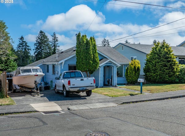 1449 MYRTLE AVE, Coos Bay, OR 97420