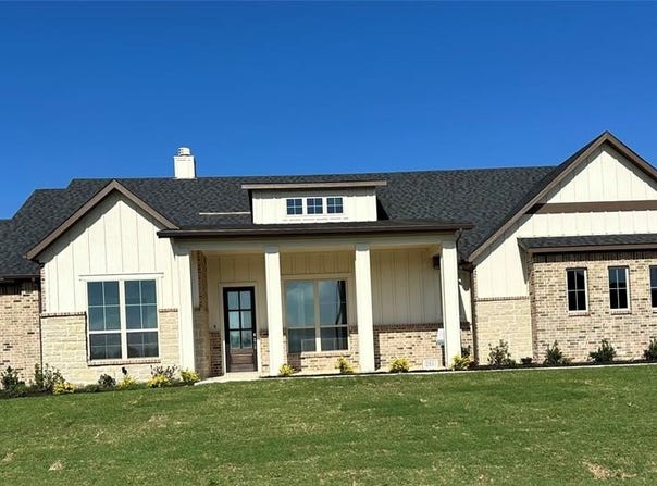 215 Stuart Street, Paradise, TX 76073