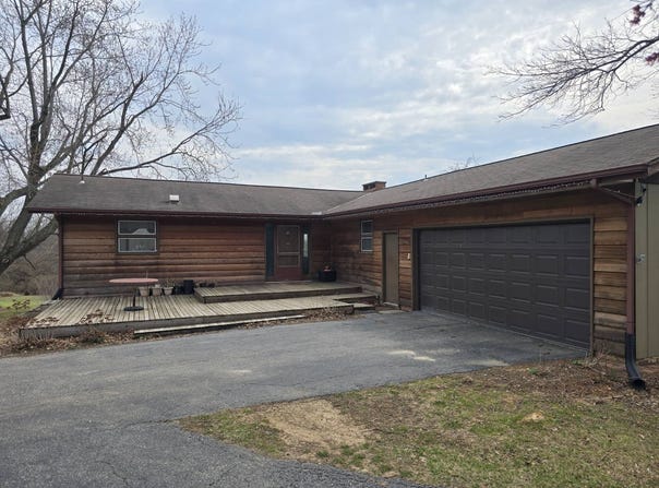 12351 E 820th St, Colchester, IL 62326