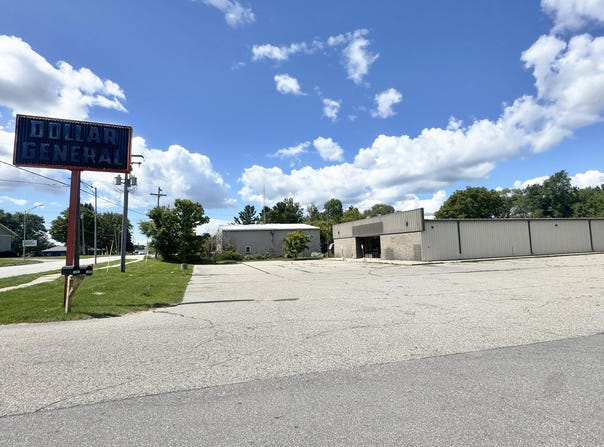 1381 E Main Street, Edmore, MI 48829