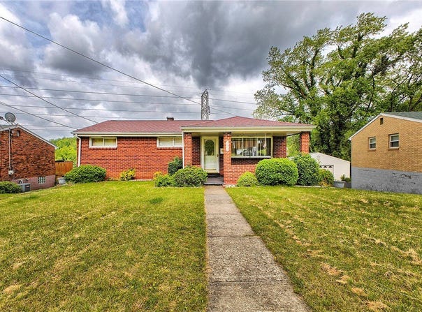 13749 St. Clair Drive, North Huntingdon, PA 15642