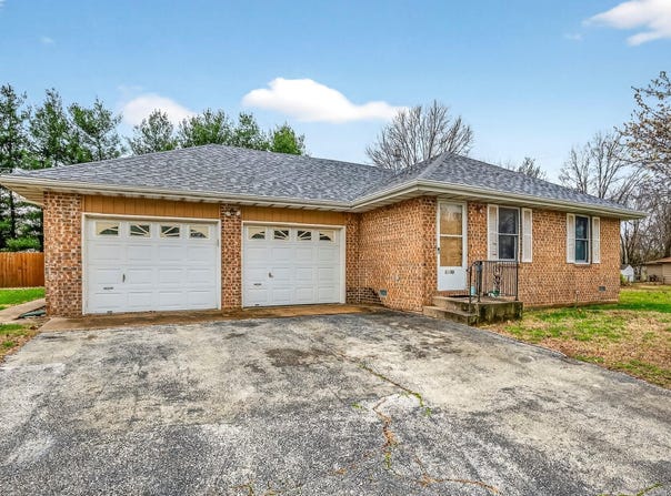 1006 Baretta Court, Aurora, MO 65605