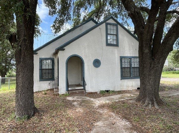 701 N Gudron Avenue, Hebbronville, TX 78361