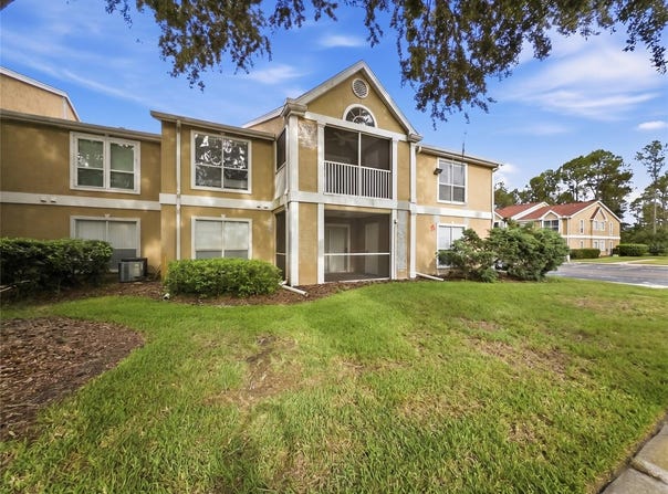 9481 HIGHLAND OAK Drive, TAMPA, FL 33647