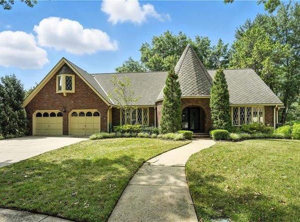 10157 Craig Drive, Overland Park, KS 66212