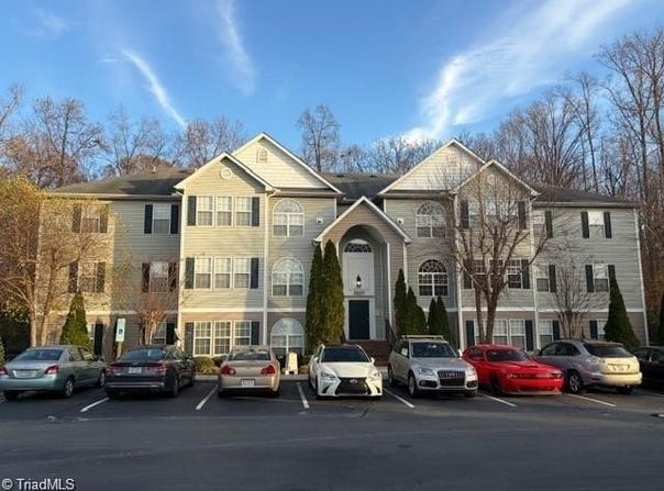 2600 Pennoak Way, Greensboro, NC 27407