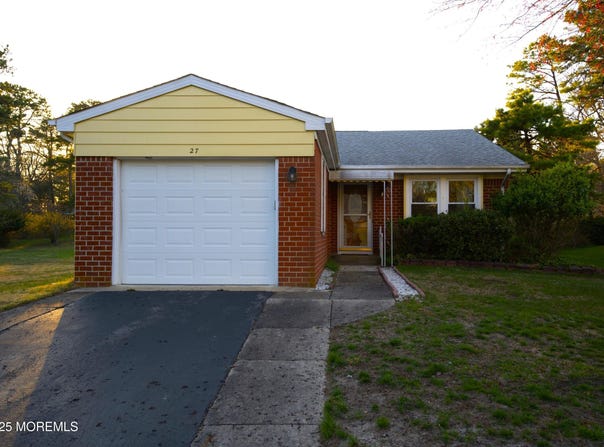 27 Moccasin Drive, Whiting, NJ 08759