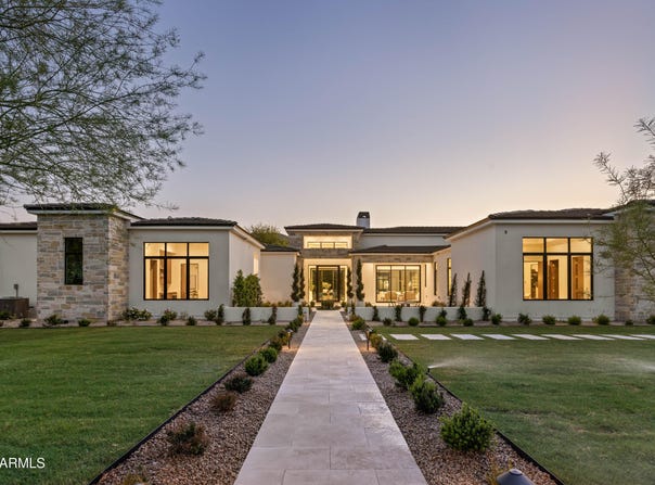 8230 N MOCKINGBIRD Lane, Paradise Valley, AZ 85253