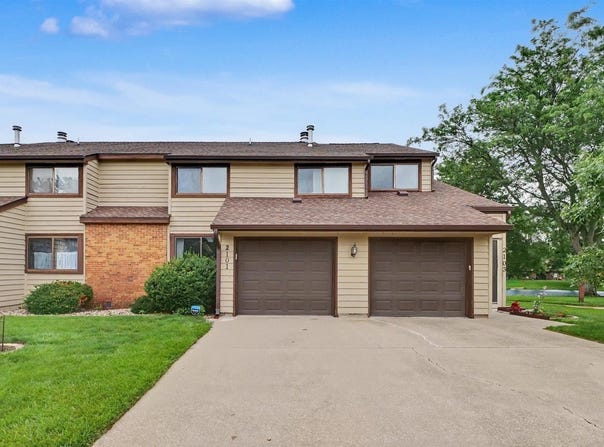 2101 Harbortown Circle, Champaign, IL 61821