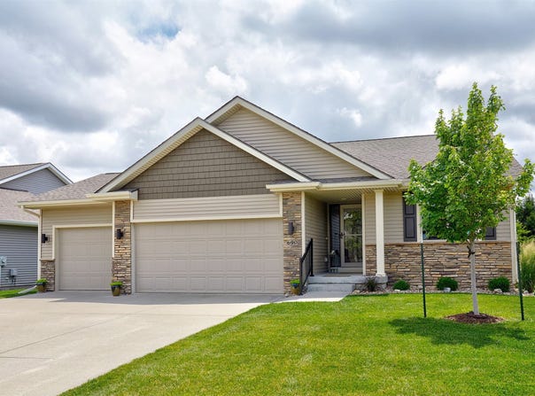 690 SE Driftwood Lane, Waukee, IA 50263