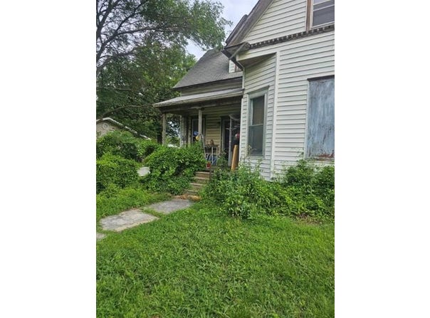 415 S Cherokee Street, Girard, KS 66743