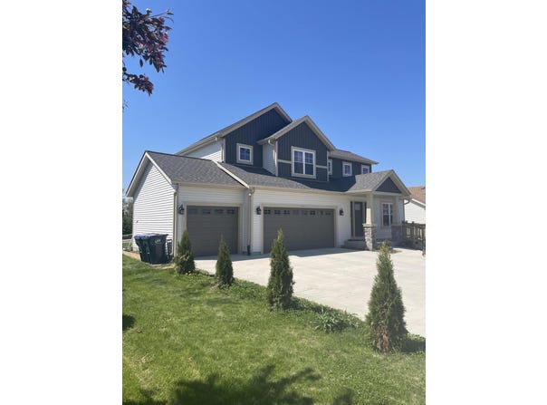 425 Champlain Dr, Johnson Creek, WI 53038