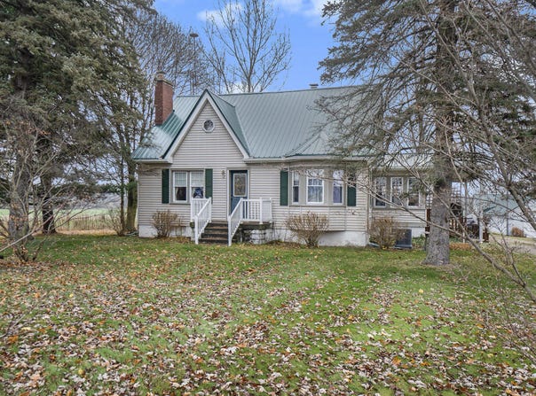 2706 S Maple Island Road, Fremont, MI 49412