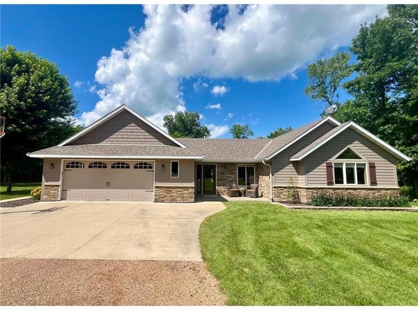 4738 Castle Circle, Lester Prairie, MN 55354