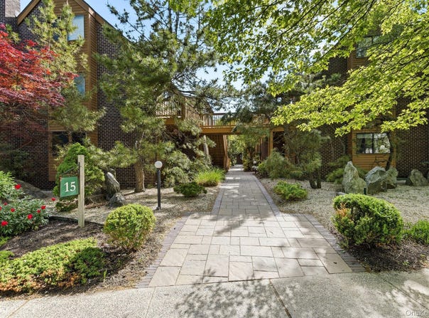 15 Greenridge Avenue, White Plains, NY 10605