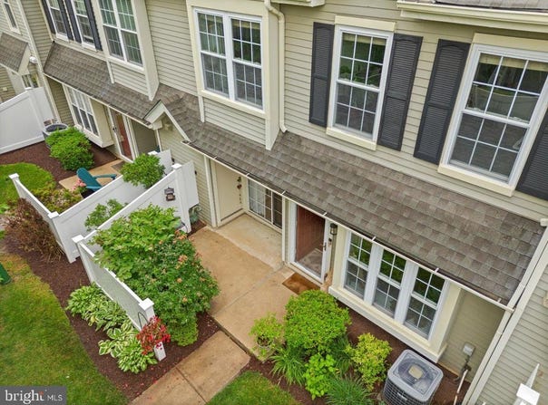 807 TRESCOTT PLACE, MOUNT LAUREL, NJ 08054