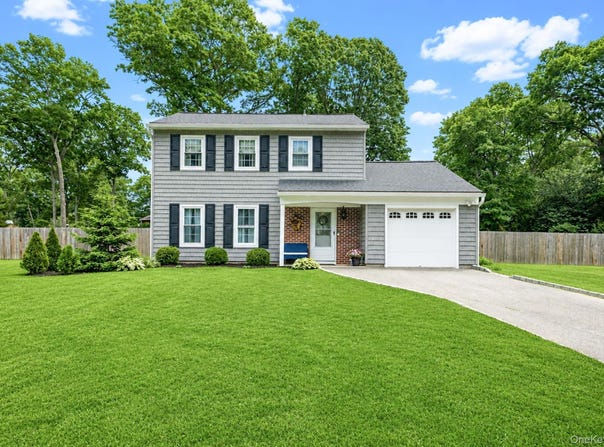 4 Green Terrace, Ridge, NY 11961