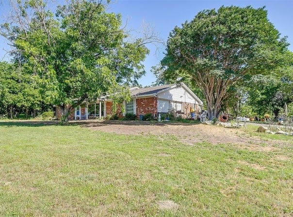 905 E Renfro Street, Burleson, TX 76028
